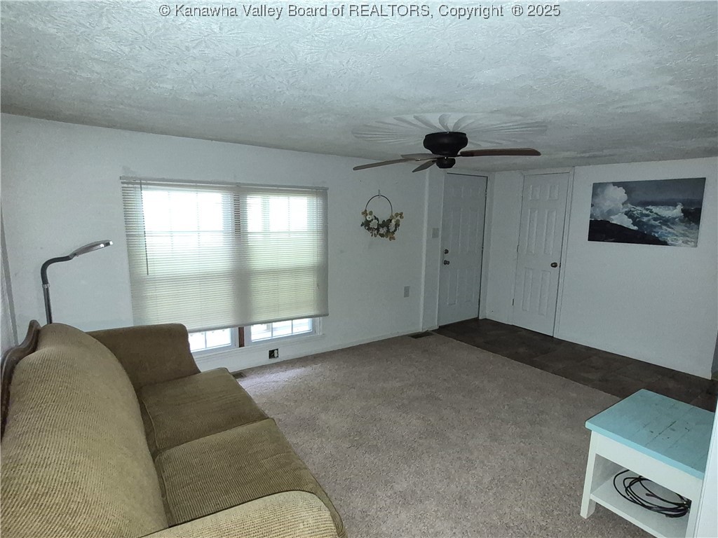 200 Strawberry Road St. Albans, WV 25177 - Photo 3 of 5 Living Room