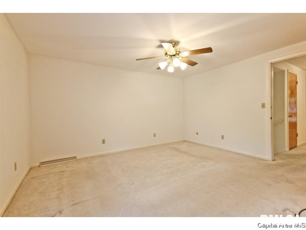 811 Kenyon Drive Springfield, IL 62704 - Photo 18 of 36 Gallery Image 18