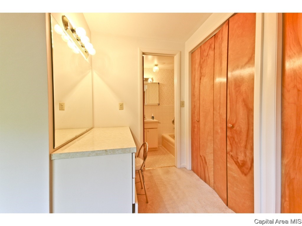 811 Kenyon Drive Springfield, IL 62704 - Photo 19 of 36 Gallery Image 19