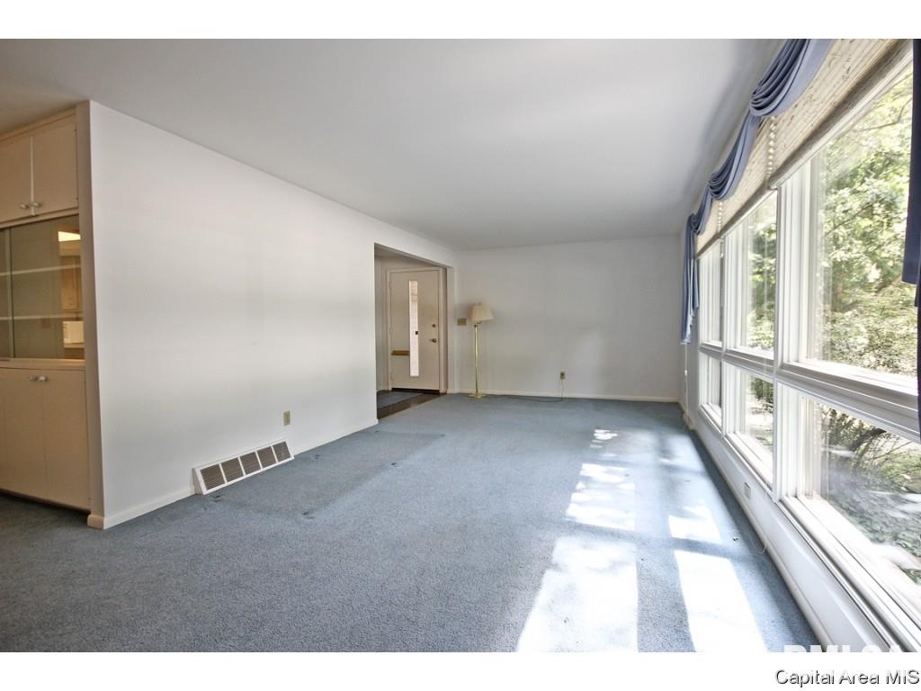 811 Kenyon Drive Springfield, IL 62704 - Photo 2 of 36 Gallery Image 2