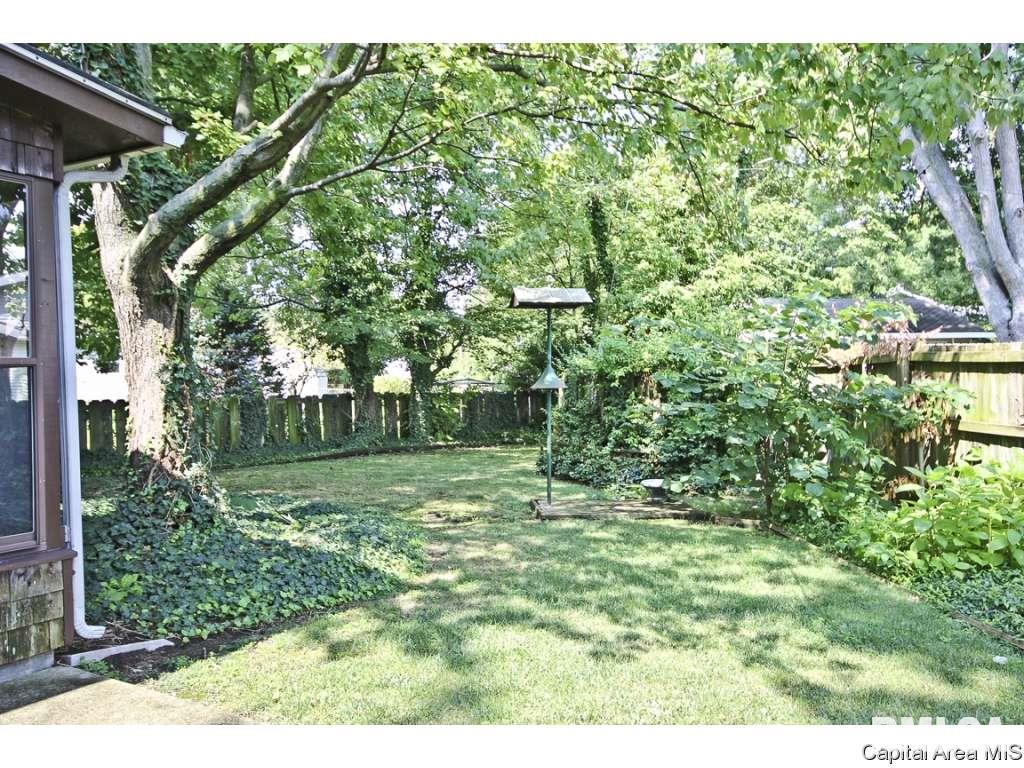 811 Kenyon Drive Springfield, IL 62704 - Photo 34 of 36 Gallery Image 34