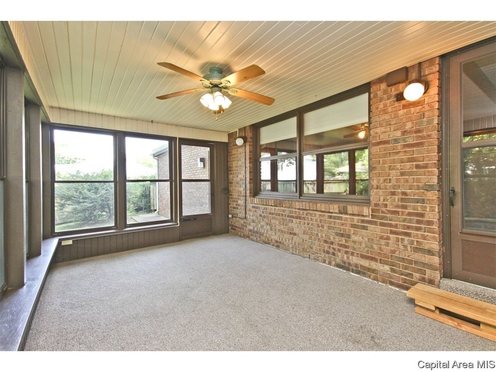 811 Kenyon Drive Springfield, IL 62704 - Photo 9 of 36 Gallery Image 9