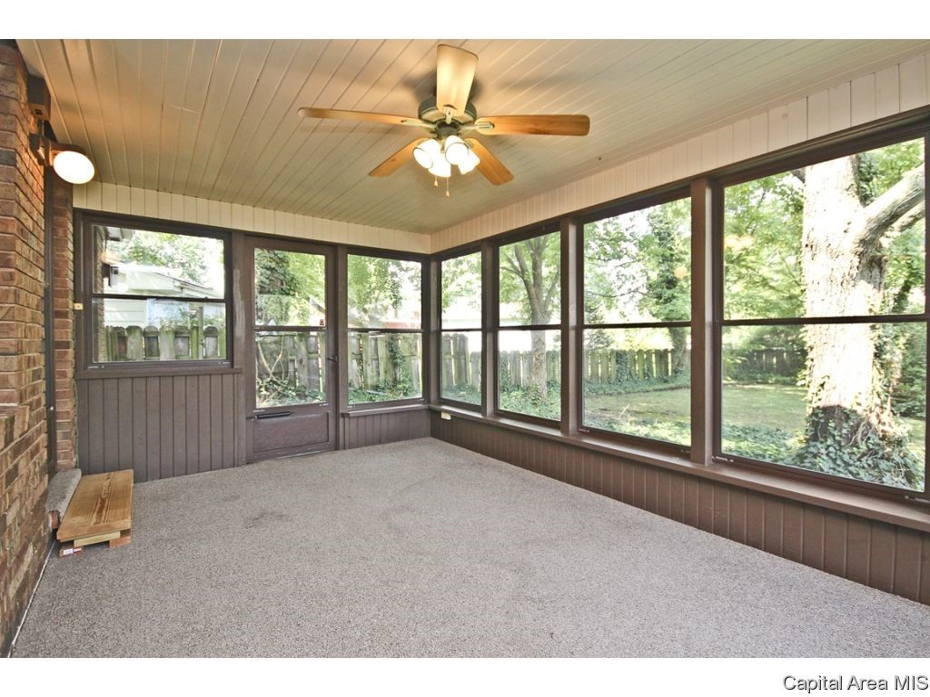 811 Kenyon Drive Springfield, IL 62704 - Photo 10 of 36 Gallery Image 10