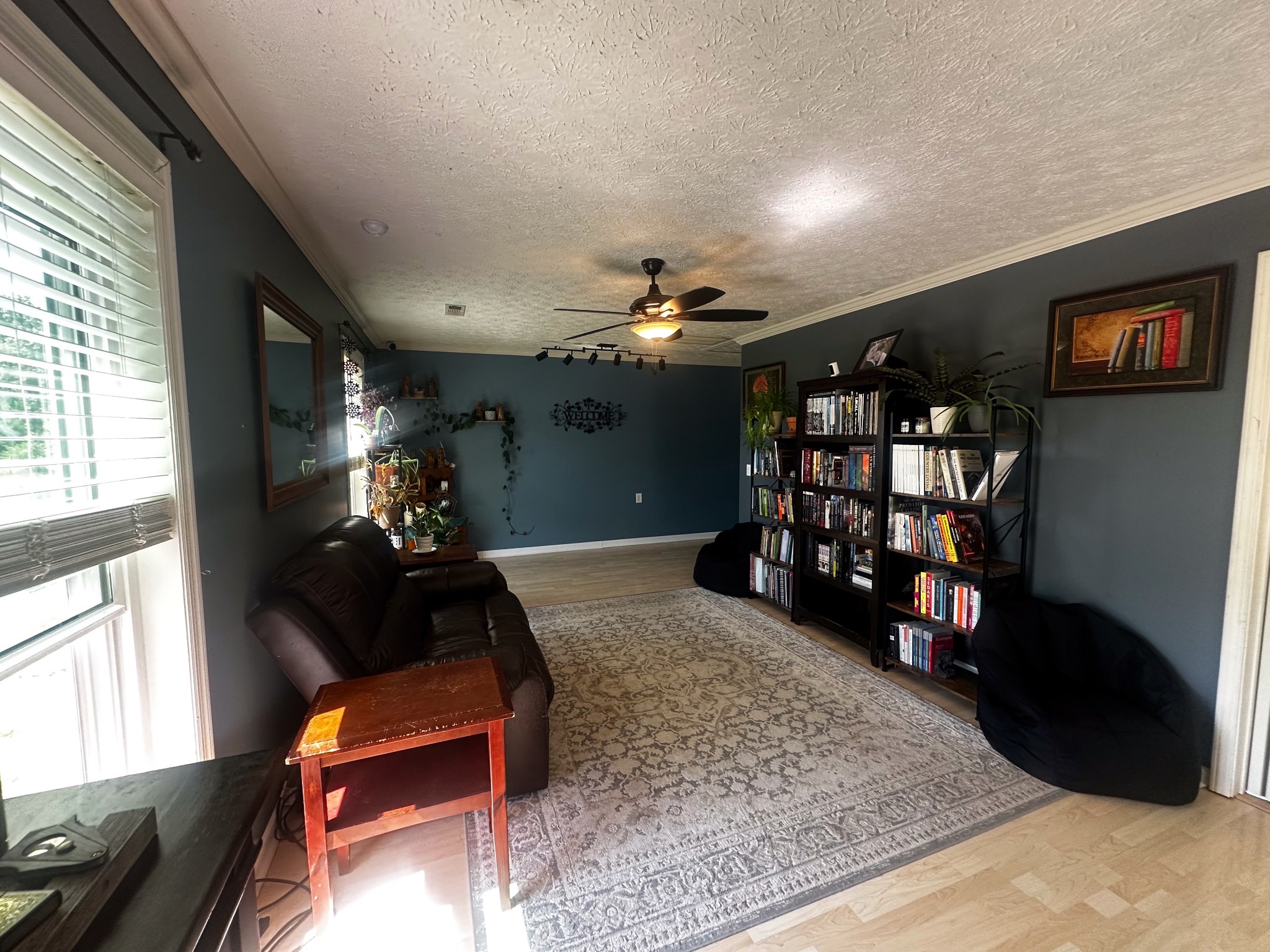 831 Philippi Road Wartrace, TN 37183 - Photo 30 of 51 a living room with furniture gym equipment and a window