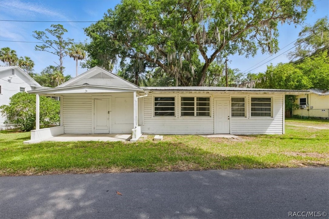6 62nd Street Yankeetown, FL 34498 - Photo 32 of 55 a front view of a house with a yard and garage