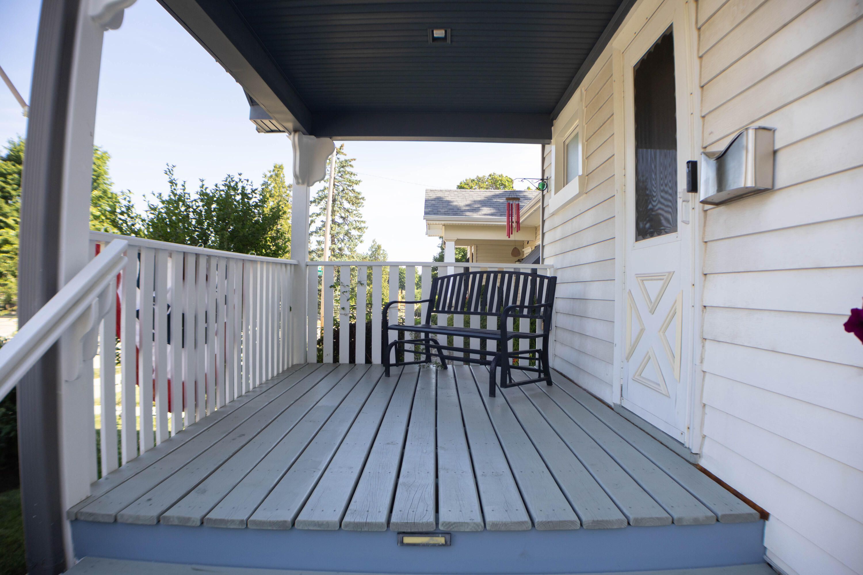 607 Monroe Avenue Racine, WI 53405 - Photo 5 of 22 Front Porch