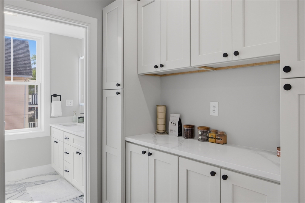 174 Walnut Street, Unit 2 Somerville, MA 02145 - Photo 12 of 32