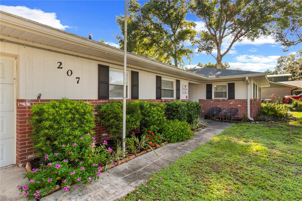 207 West Wheeler Road Seffner, FL 33584 - Photo 3 of 43