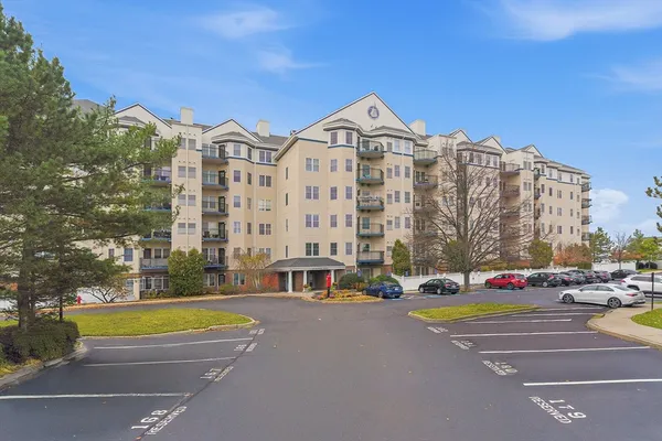 $639,900 | 10 Seaport Drive, Unit 2311, Quincy, MA 02171