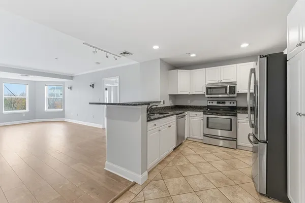 $639,900 | 10 Seaport Drive, Unit 2311, Quincy, MA 02171