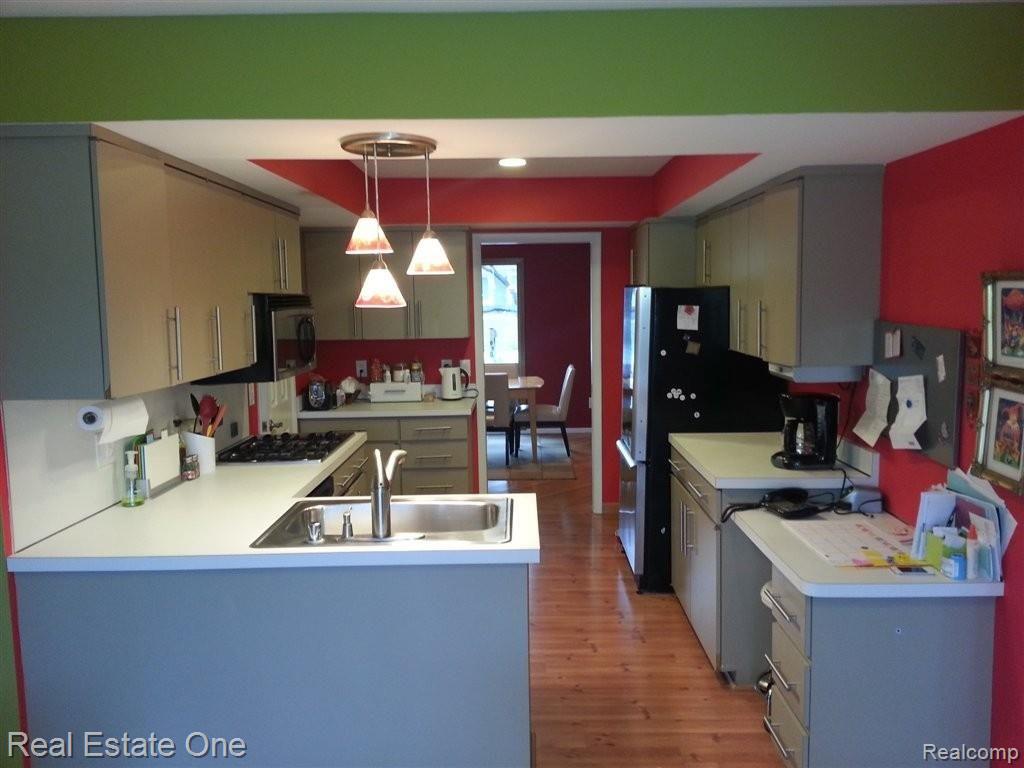 33600 Old Timber Road Farmington, MI 48331 - Photo 6 of 15 Kitchen