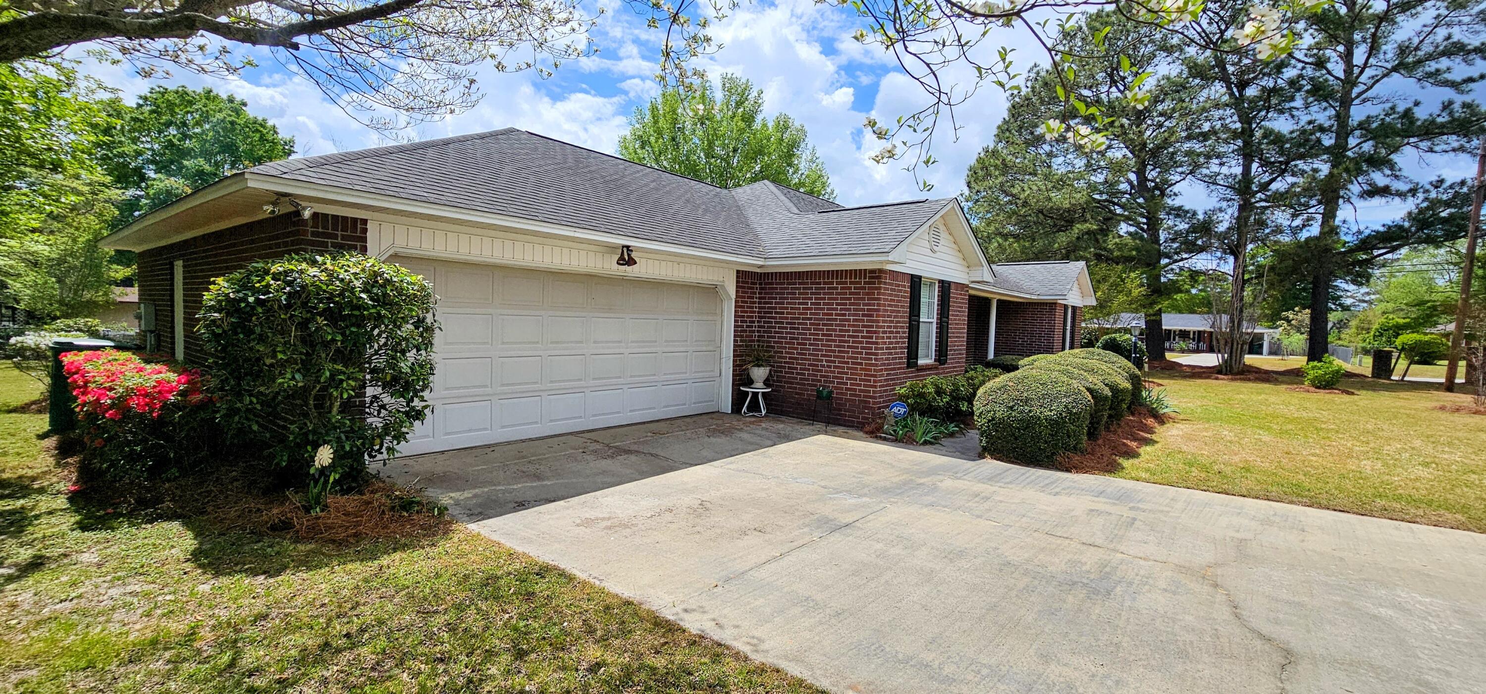 416 Briarcliff Street Manning, SC 29102 - Photo 1 of 50
