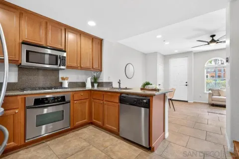 $800,000 | 17059 Calle Trevino, Unit 5, San Diego, CA 92127