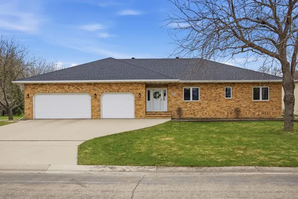 $490,000 | 4054 South Rivershore Drive, Moorhead, MN 56560