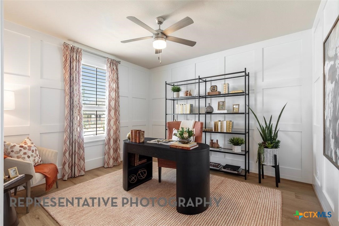 12213 Moon Pool Schertz, TX 78154 - Photo 18 of 32 a workspace with furniture and a potted plant