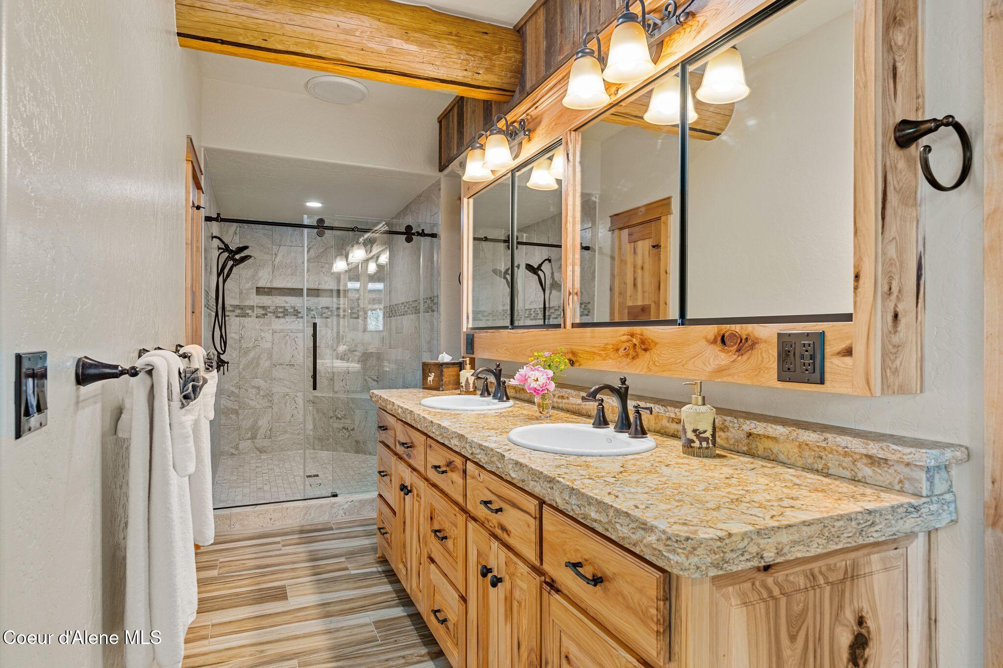 816 Ponderesa Ranch Road Sagle, ID 83860 - Photo 51 of 95 Master Bathroom