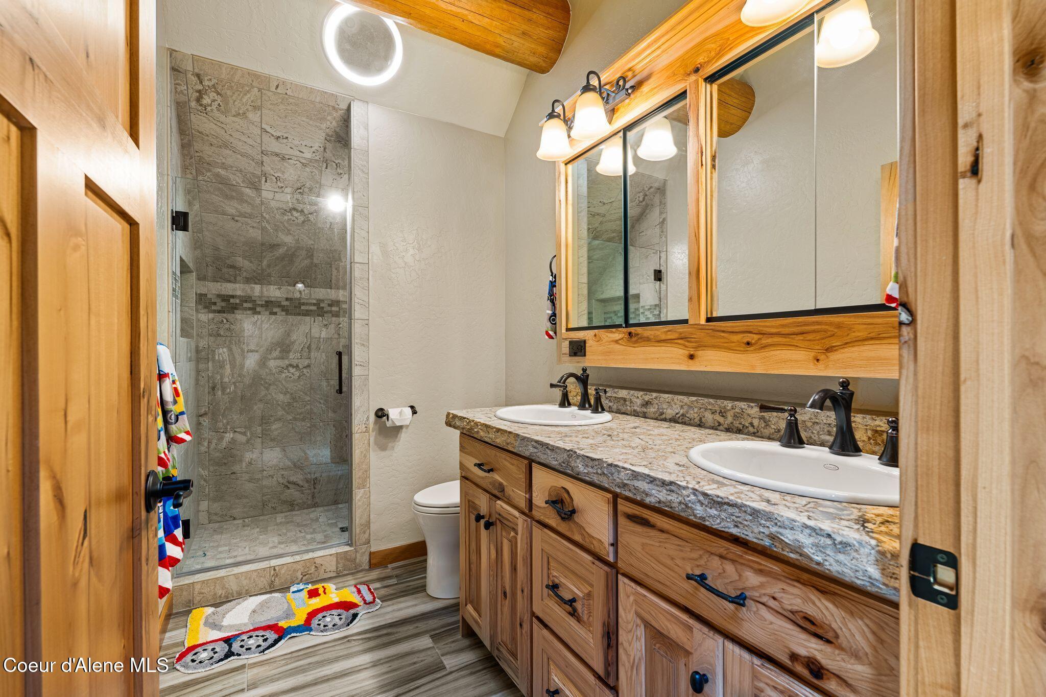 816 Ponderesa Ranch Road Sagle, ID 83860 - Photo 64 of 95 Bathroom