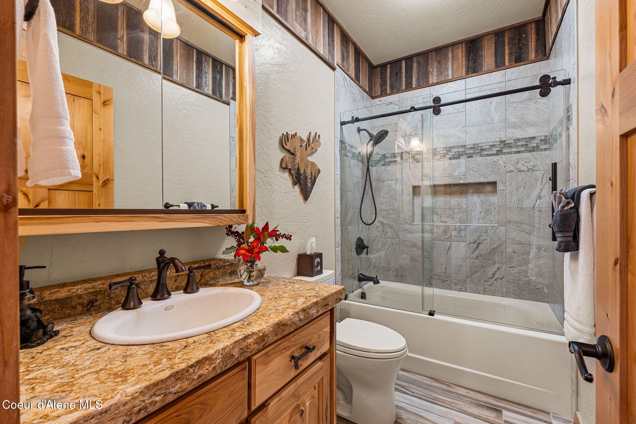 816 Ponderesa Ranch Road Sagle, ID 83860 - Photo 68 of 95 Bathroom