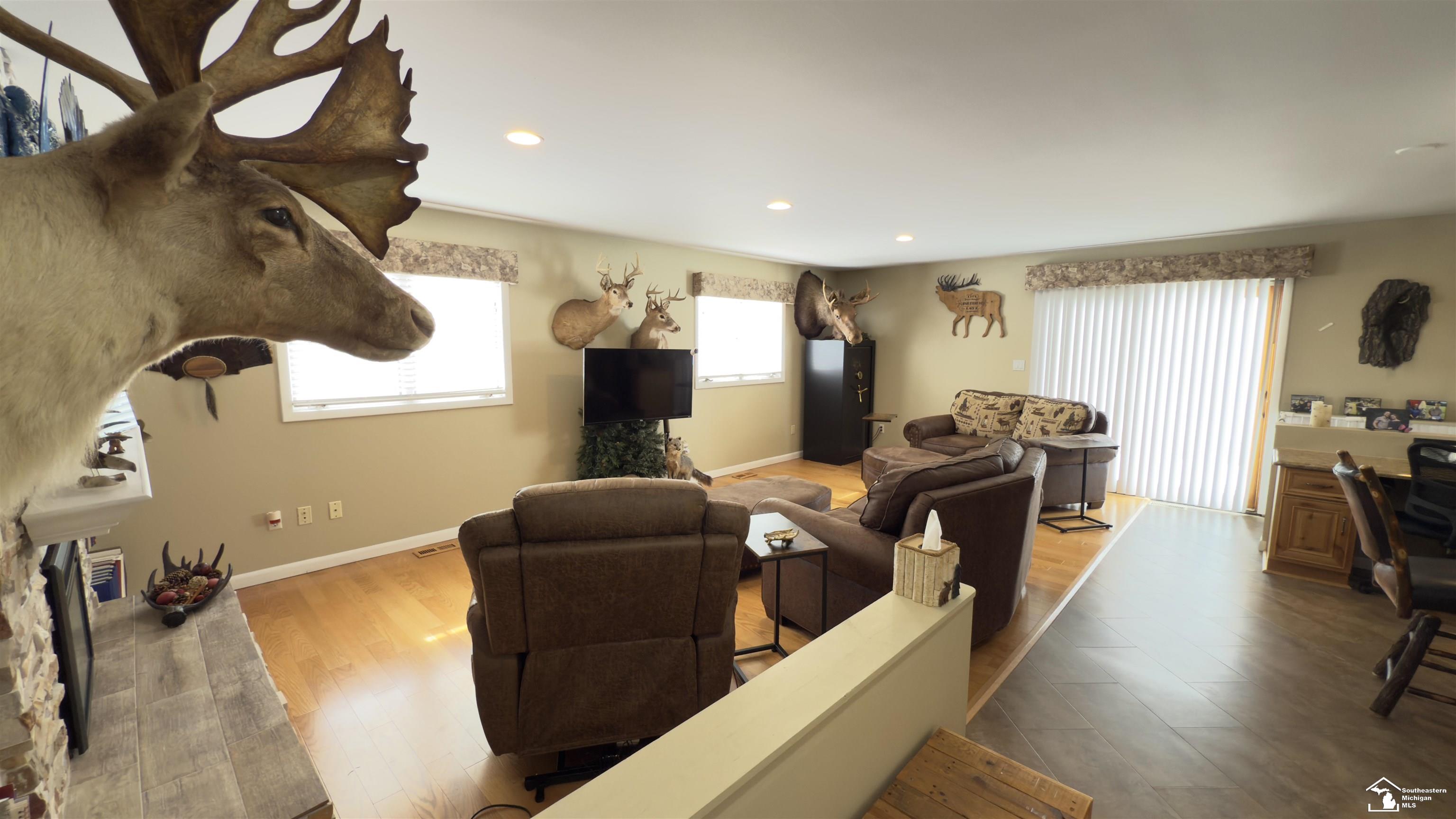 818 South Raisinville Road Monroe, MI 48161 - Photo 12 of 37