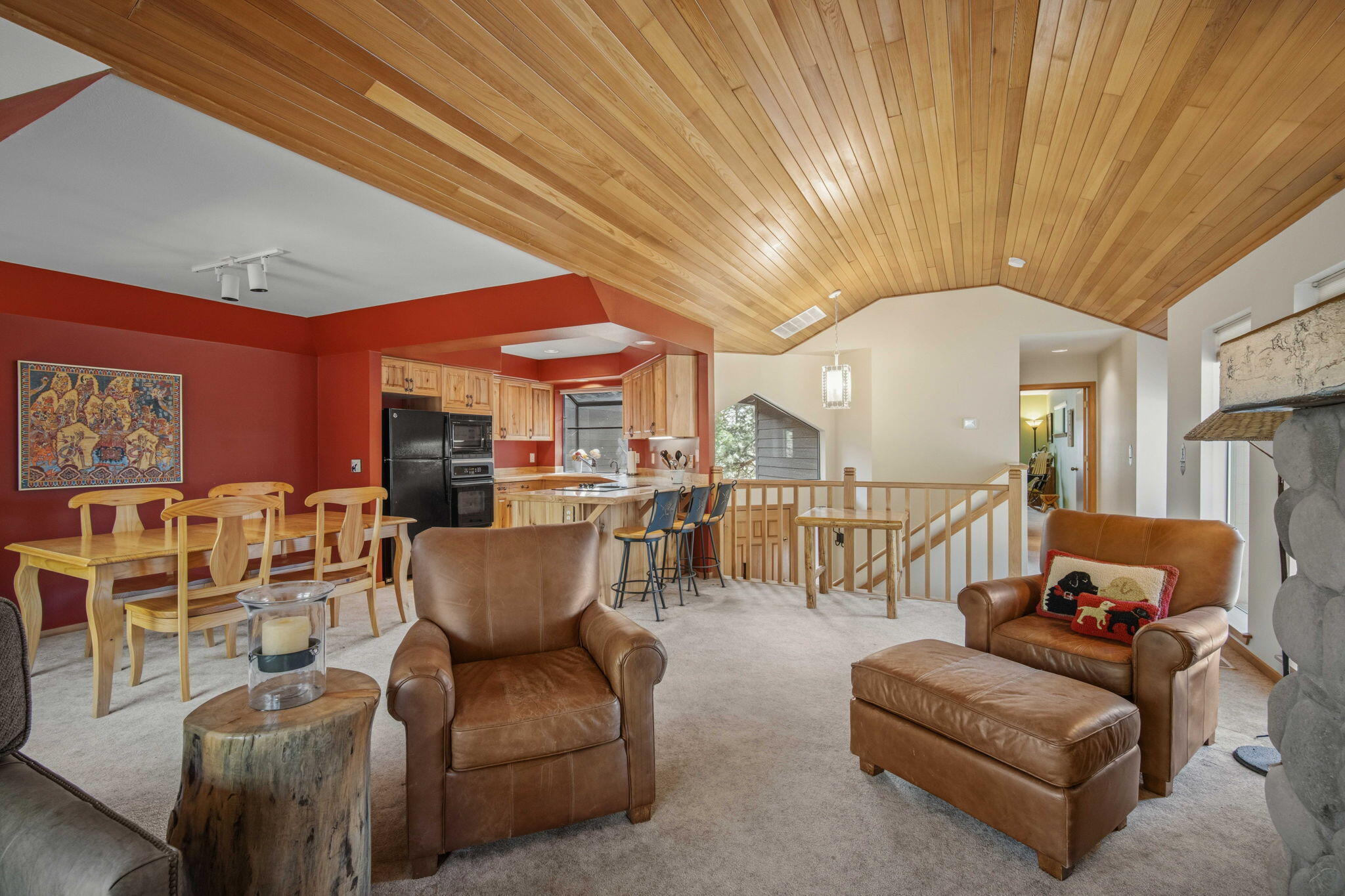17682 Bittern Lane, Unit 31 Sunriver, OR 97707 - Photo 20 of 44 a living room with furniture and a chandelier