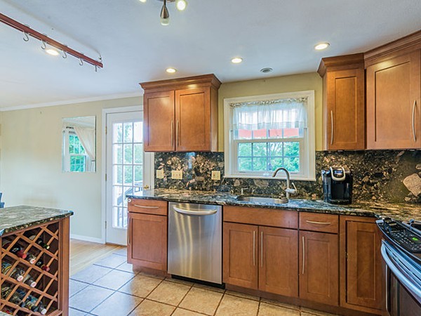 28 Crest Road Framingham, MA 01702 - Photo 6 of 21 Gallery Image 6