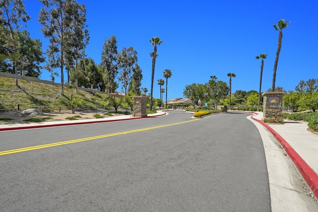17081 Greentree Drive Riverside, CA 92503 - Photo 37 of 44