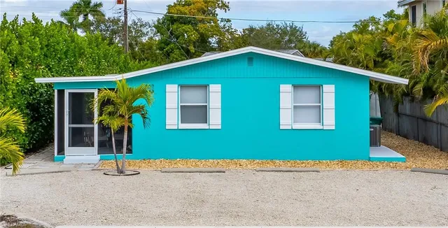 $800,000 | 807 106th Avenue North, Naples, FL 34108