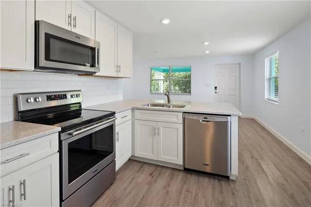 $800,000 | 807 106th Avenue North, Naples, FL 34108