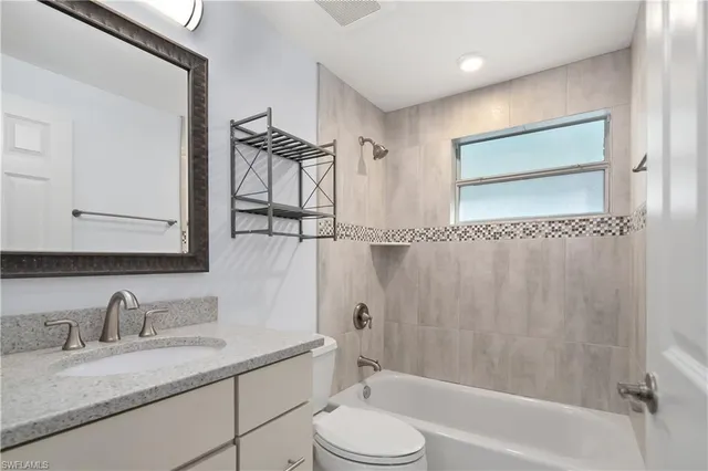 $800,000 | 807 106th Avenue North, Naples, FL 34108