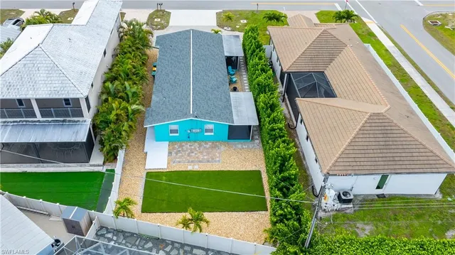 $800,000 | 807 106th Avenue North, Naples, FL 34108