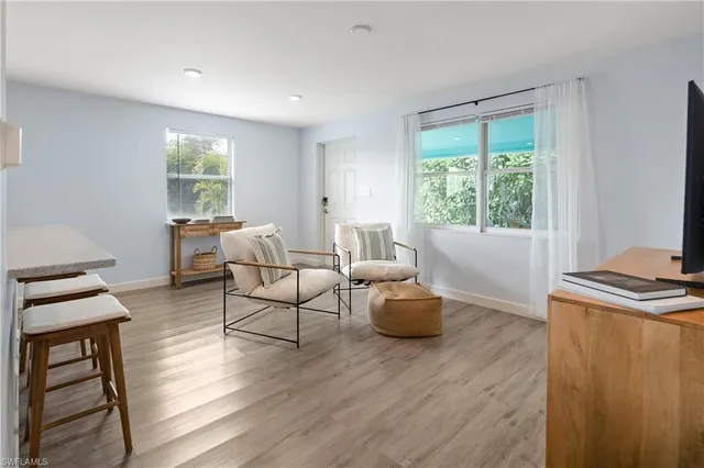 $800,000 | 807 106th Avenue North, Naples, FL 34108