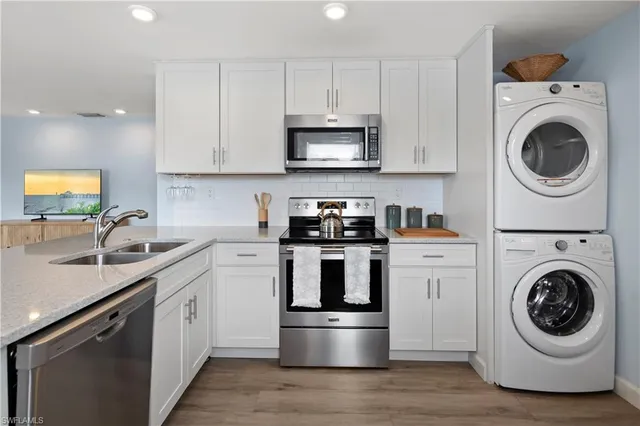 $800,000 | 807 106th Avenue North, Naples, FL 34108