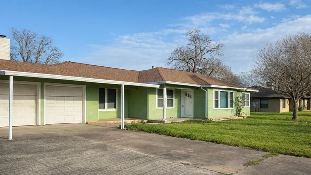 $255,000 | 984 North Monroe Street, La Grange, TX 78945