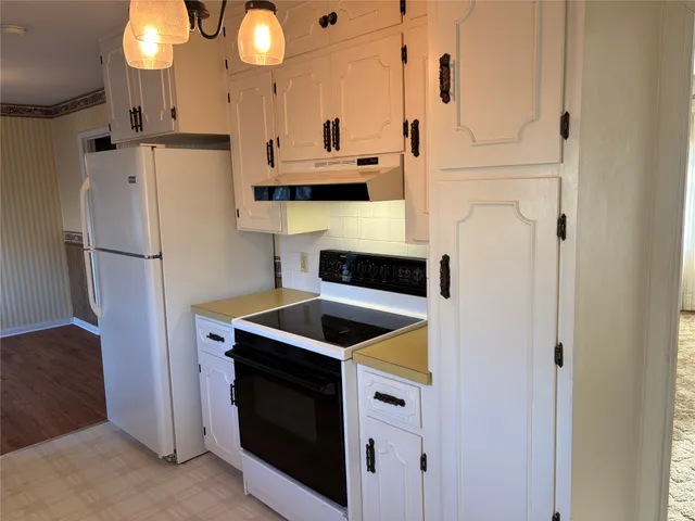 $255,000 | 984 North Monroe Street, La Grange, TX 78945