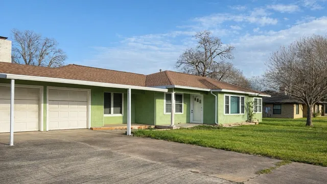 $255,000 | 984 North Monroe Street, La Grange, TX 78945
