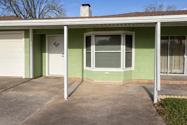 $255,000 | 984 North Monroe Street, La Grange, TX 78945