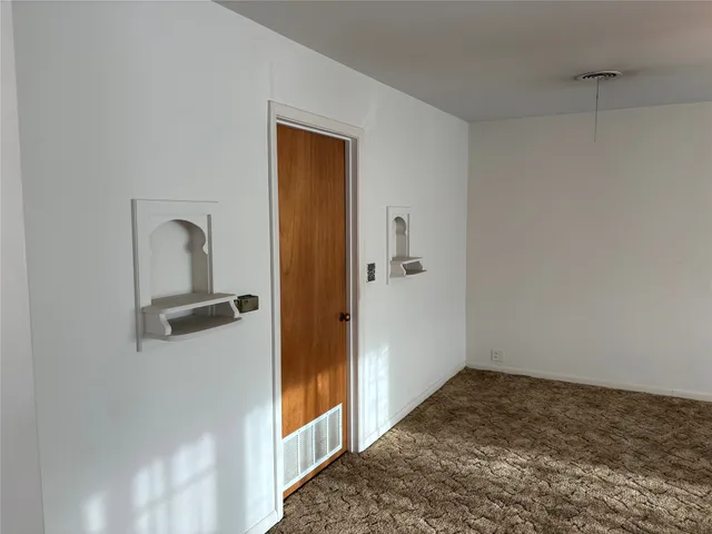 $255,000 | 984 North Monroe Street, La Grange, TX 78945