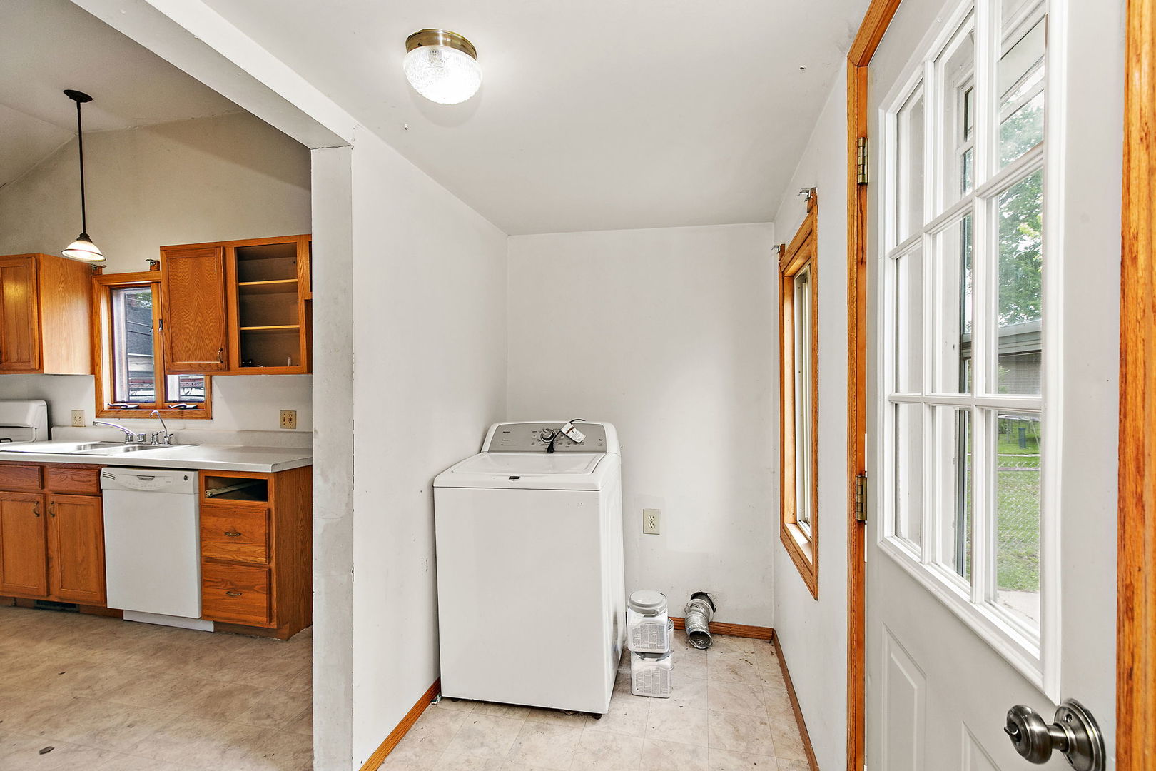 1302 State Street DeKalb, IL 60115 - Photo 10 of 21