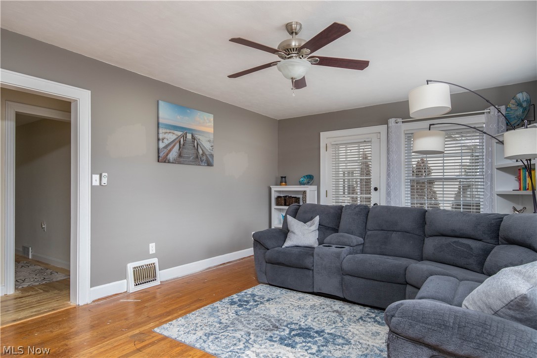 316 Ewing Road Youngstown, OH 44512 - Photo 4 of 15 Gallery Image 4