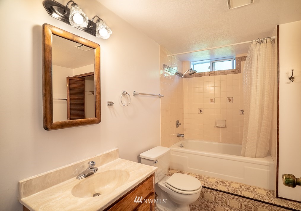 7512 Long Lake Road Southeast Port Orchard, WA 98367 - Photo 15 of 31 Gallery Image 15