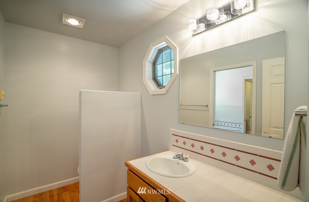 7512 Long Lake Road Southeast Port Orchard, WA 98367 - Photo 6 of 31 Gallery Image 6