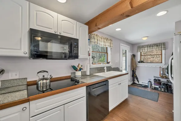 $575,000 | 151-155 Millbrook Road, Thornton, NH 03285