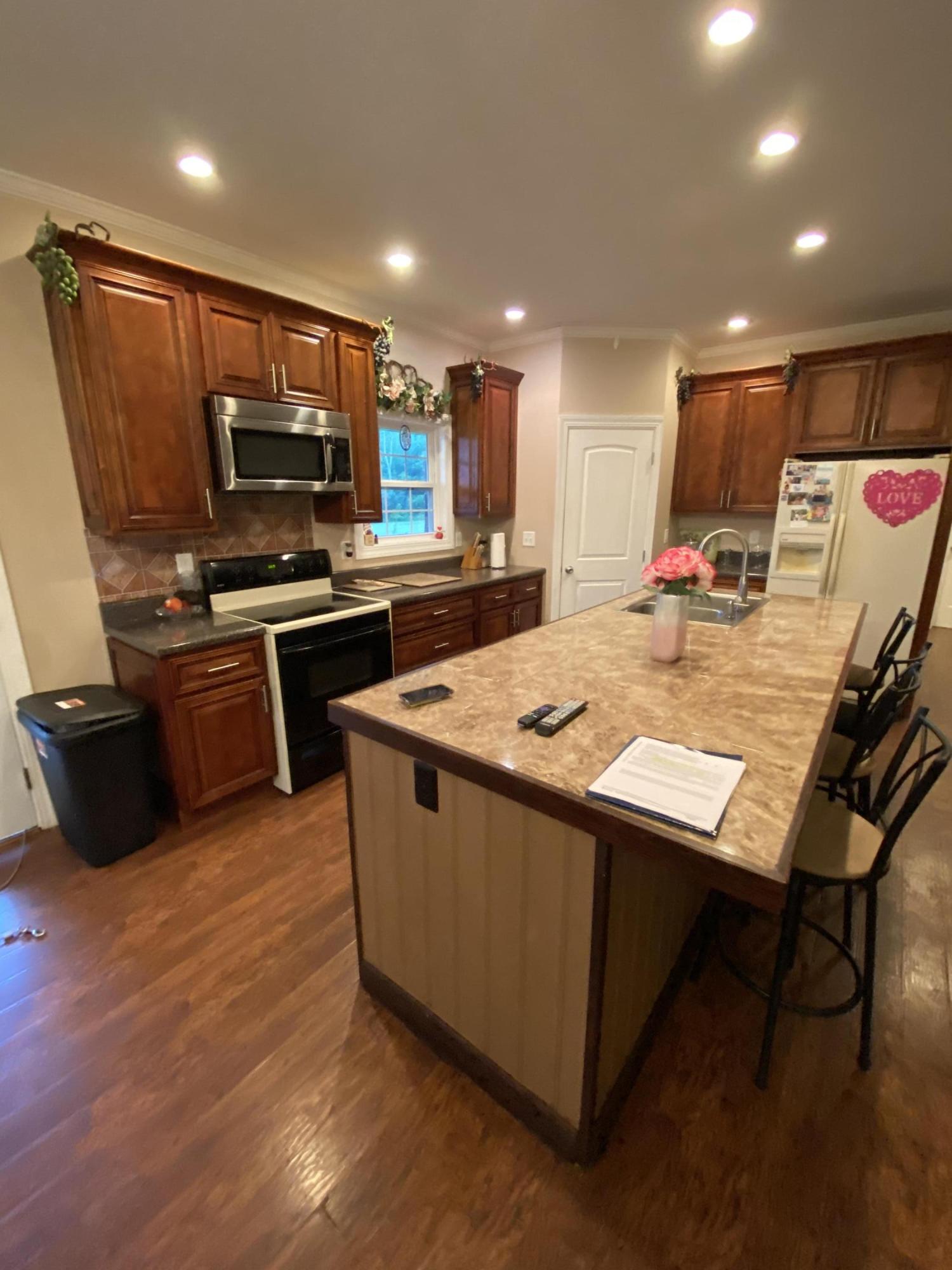 9241 Eastland Road Sparta, TN 38583 - Photo 5 of 19 IMG_6877
