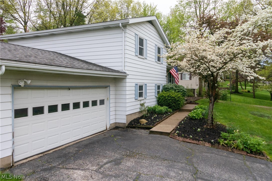 327 Silver Ridge Drive Akron, OH 44321 - Photo 3 of 35 Gallery Image 3