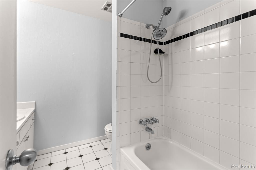 28418 West 8 Mile Road, Unit C2 Farmington Hills, MI 48336 - Photo 13 of 26