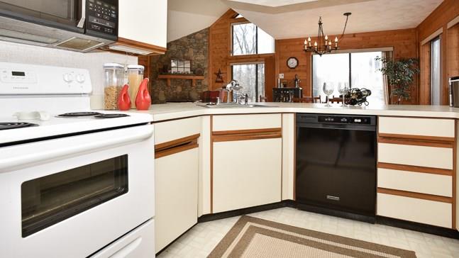 2714 Powder Ridge Road Hidden Valley, PA 15502 - Photo 8 of 25 Gallery Image 8