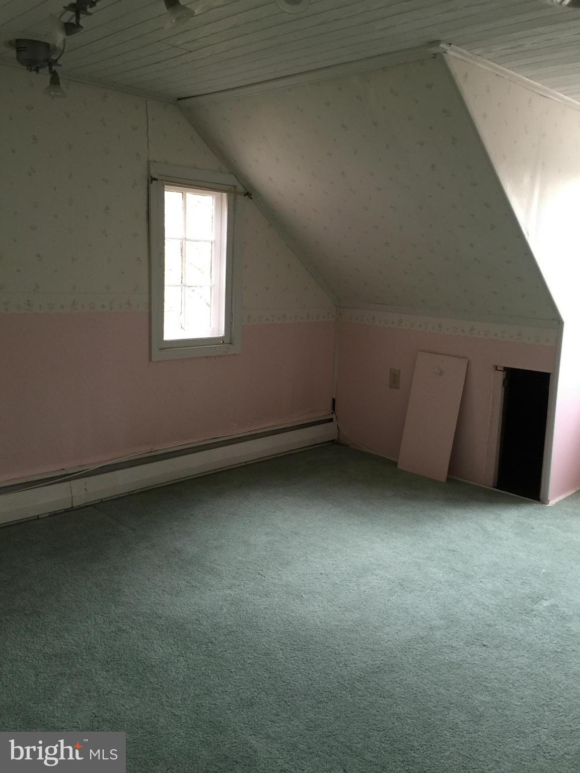 104 Croydon Road Baltimore, MD 21212 - Photo 9 of 13 an empty room with a fireplace