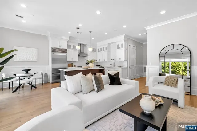 $1,120,000 | 14 Gabriel Court, Unit 14, Paramus, NJ 07652