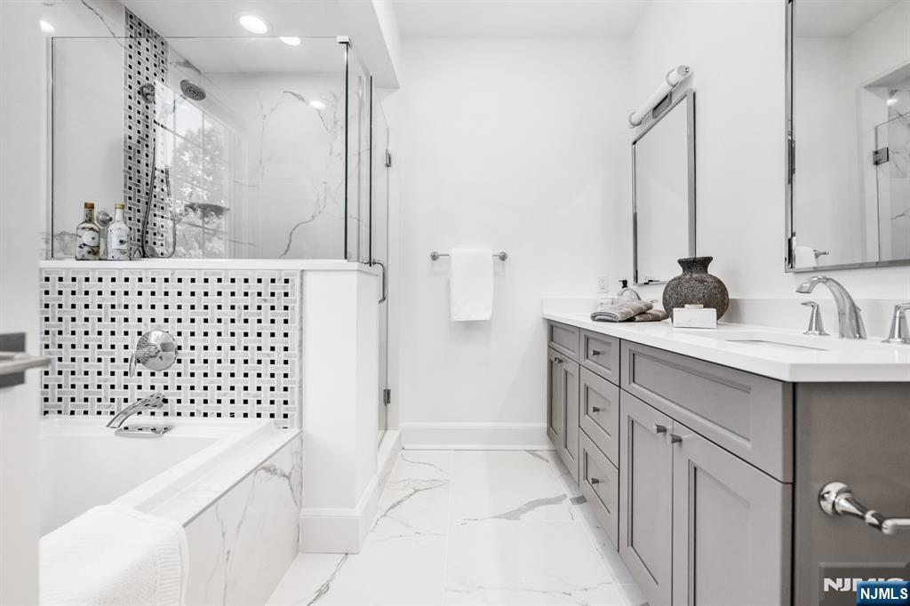 14 Gabriel Court, Unit 14 Paramus, NJ 07652 - Photo 21 of 44