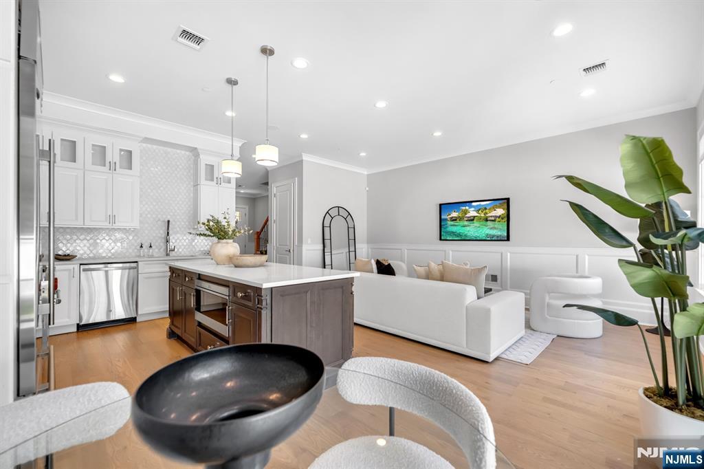 14 Gabriel Court, Unit 14 Paramus, NJ 07652 - Photo 3 of 44